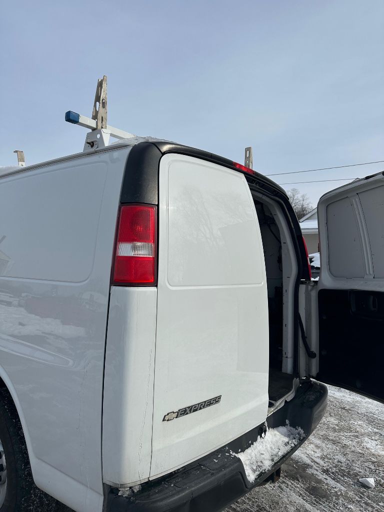 2017 Chevrolet Express Cargo Work Van - Photo 6